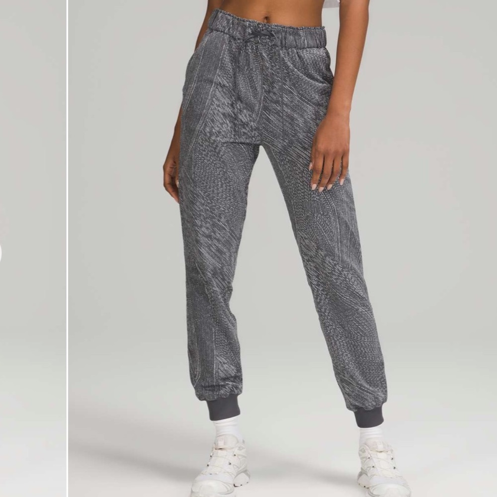 Lululemon Stretch High-Rise Jogger Full Length
Simultaneous Anchor Alpine White